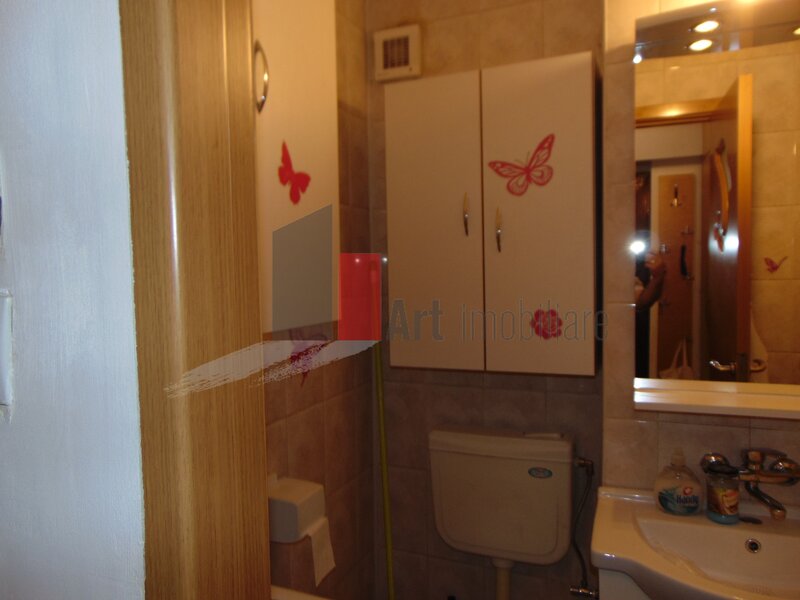 Titan, metrou, apartament cu o camera, garsoniera.