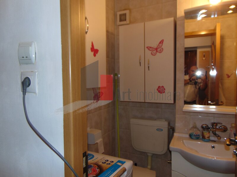 Titan, metrou, apartament cu o camera, garsoniera.