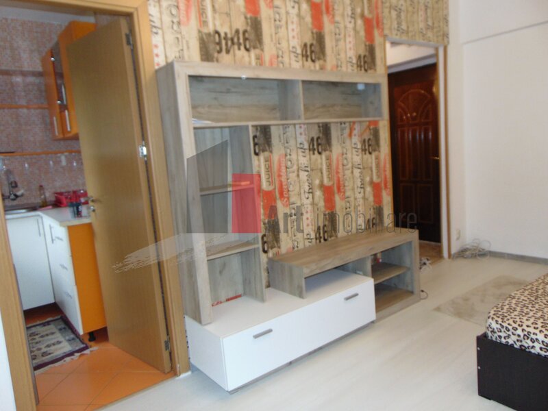 Titan, metrou, apartament cu o camera, garsoniera.