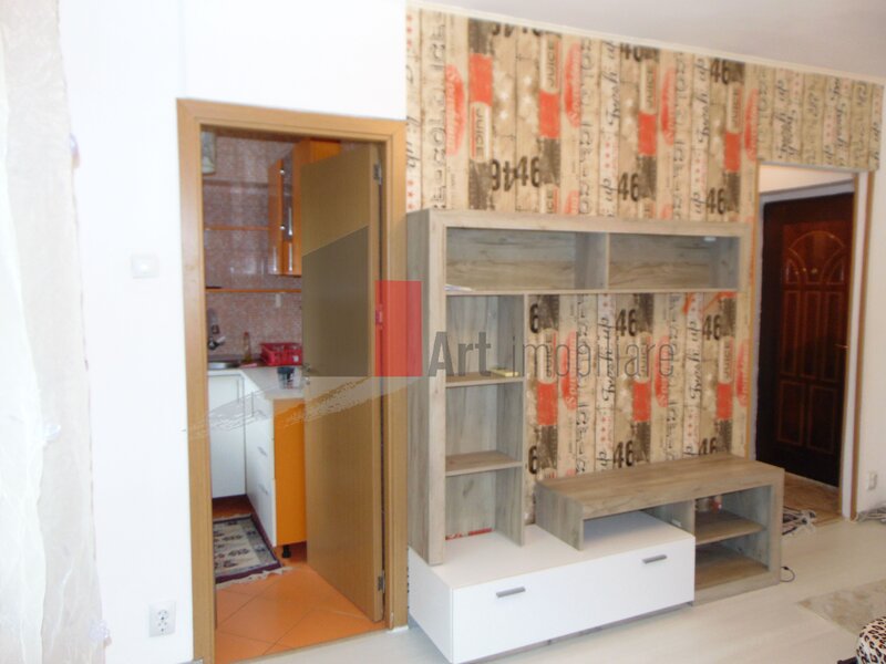 Titan, metrou, apartament cu o camera, garsoniera.