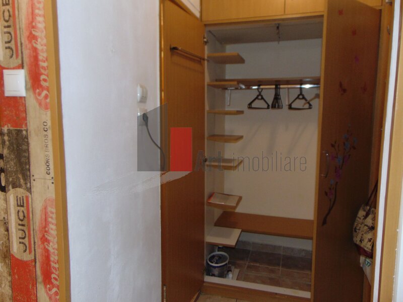 Titan, metrou, apartament cu o camera, garsoniera.